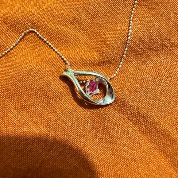 Elegant 18k Japan white gold and Dancing Ruby Pendant Necklace - Picture 3 of 6